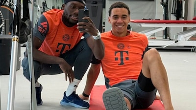 Bayern's Davies and Musiala at recovery training (X)