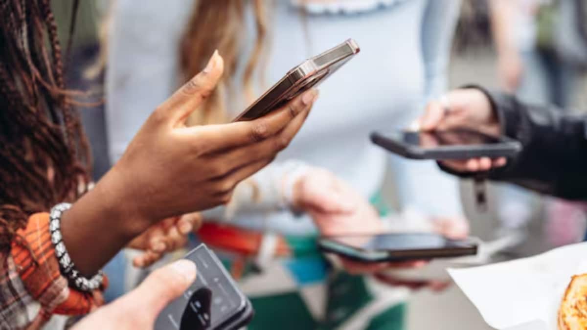 What Is The Gen Z Stare? The Viral Blank Look That’s Confusing Everyone