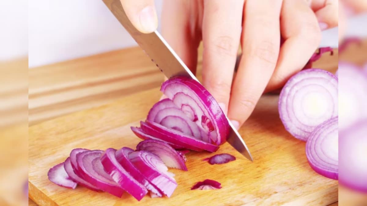 Is Eating Raw Onions Safe? 5 Possible Side Effects Explained