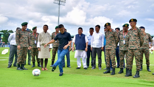  Sunil Chhetri, former Bhutan PM Dasho Dr. Lotay Tshering in Kokrajhar (Durand Cup)