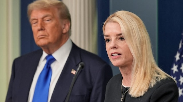  Donald Trump defends Pam Bondi (Reuters Image)