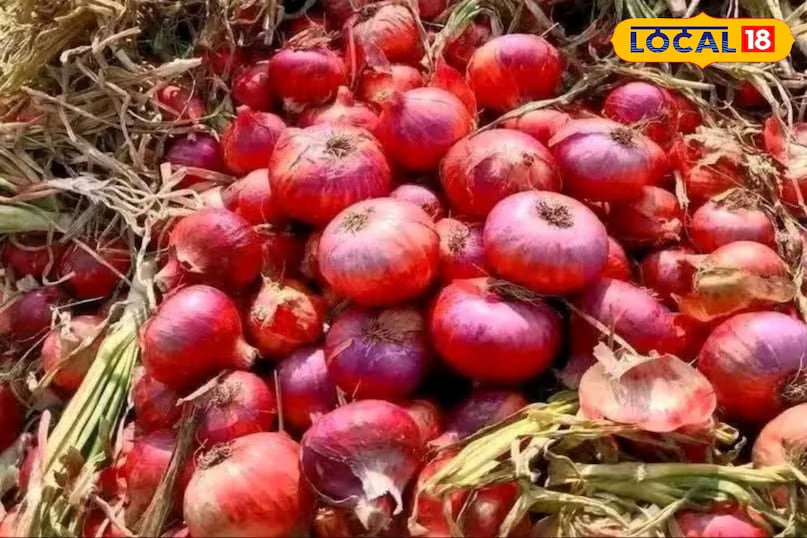 These simple home hacks are safe, quick, and easy to try. If you often find your eyes watering while chopping onions, adopting any of these tips could provide much-needed relief and make kitchen tasks more comfortable. (News18 Hindi) These simple home hacks are safe, quick, and easy to try. If you often find your eyes watering while chopping onions, adopting any of these tips could provide much-needed relief and make kitchen tasks more comfortable. (News18 Hindi)