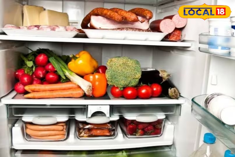 Another useful trick is to keep the onion in the fridge for 10 to 15 minutes before chopping. The cold temperature slows down the release of the tear-causing enzyme. Just make sure the onions are kept in a closed container so their smell doesn't spread to other food items in the fridge. (News18 Hindi) Another useful trick is to keep the onion in the fridge for 10 to 15 minutes before chopping. The cold temperature slows down the release of the tear-causing enzyme. Just make sure the onions are kept in a closed container so their smell doesn't spread to other food items in the fridge. (News18 Hindi)