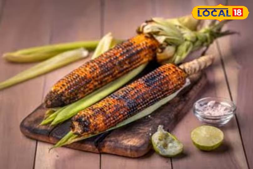 Bhutta or corn is another monsoon favourite. Roasted over open flames or boiled, then seasoned with lemon and salt, it is both delicious and healthy. Rich in vitamins, minerals and antioxidants, corn helps to boost immunity and aids digestion, making it a go-to snack during the rainy season. (News18 Hindi) Bhutta or corn is another monsoon favourite. Roasted over open flames or boiled, then seasoned with lemon and salt, it is both delicious and healthy. Rich in vitamins, minerals and antioxidants, corn helps to boost immunity and aids digestion, making it a go-to snack during the rainy season. (News18 Hindi)