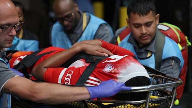 Jamal Musiala being stretchered out after his injury (X)