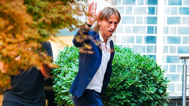 Luka Modric arrives in Milan for his medical (X)