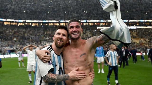 Messi with De Paul at the 2022 FIFA World Cup (X)