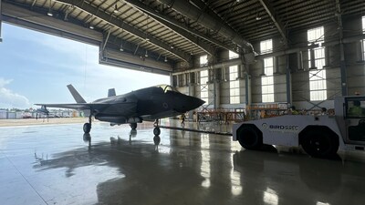 UK Royal Air Force Engineers Repair Stranded F-35 Jet In Kerala ...