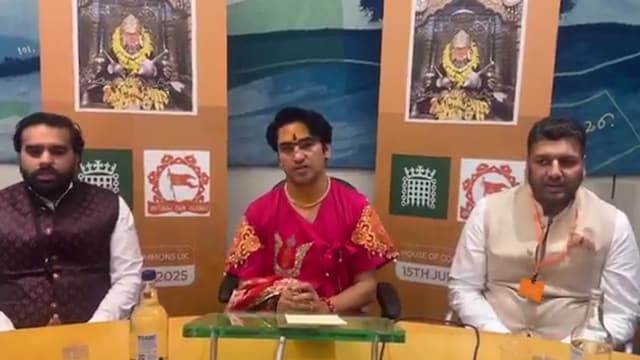 Saint Dhirendra Shastri of Bageshwar Dham recited Hanuman Chalisa for the first time in the Parliament of London. (X)