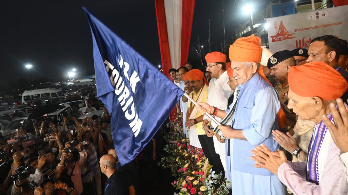 Amarnath Yatra 2025: J-K LG Manoj Sinha Flags Off First Batch Of Pilgrims From Jammu