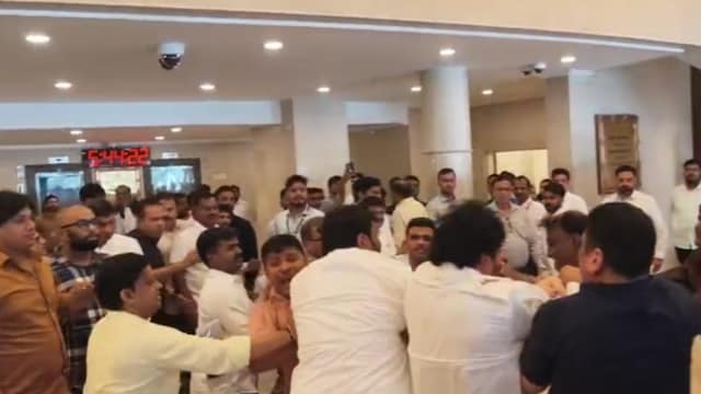 The incident comes a day after both the Members of the Legislative Assembly (MLAs) had a heated argument outside the Vidhan Bhavan gates. (News18)