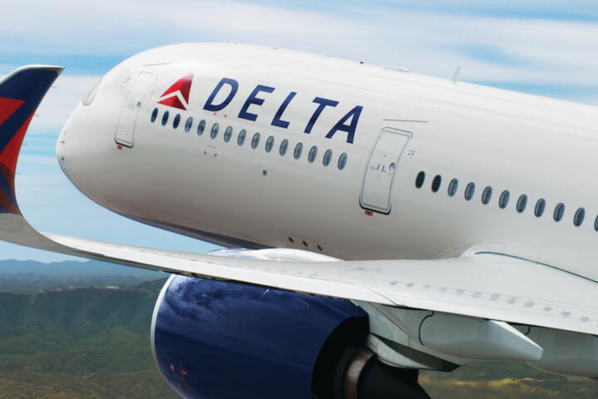 Delta Pilot Pulled From Cockpit, Arrested by ICE Moments After Landing In San Francisco | Watch