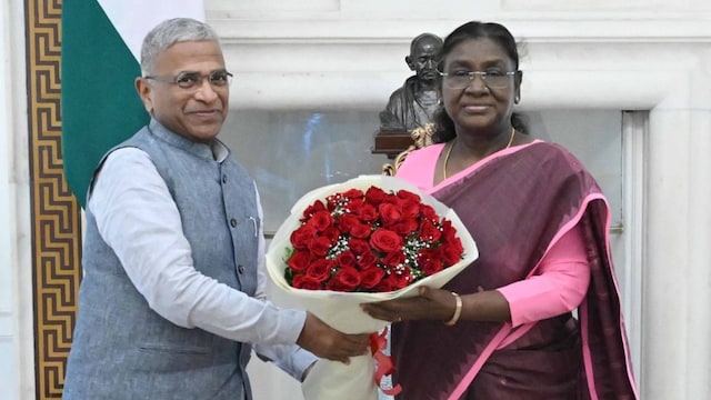  X/ @rashtrapatibhvn)