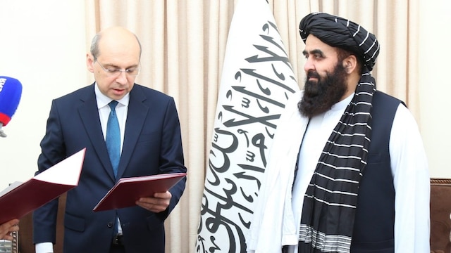 Russian Ambassador Dmitry Zhirnov with Afghanistan’s Acting Foreign Minister, Mawlawi Amir Khan Muttaqi. (Image via X/@MoFA_Afg)