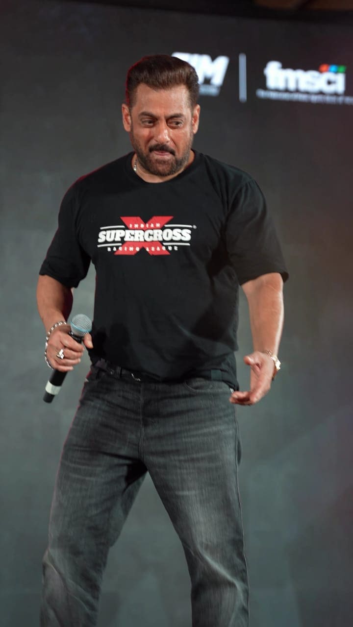 Salman F R Salman Khan Shares Heartwarming Moment With Young Fan At Event In ...