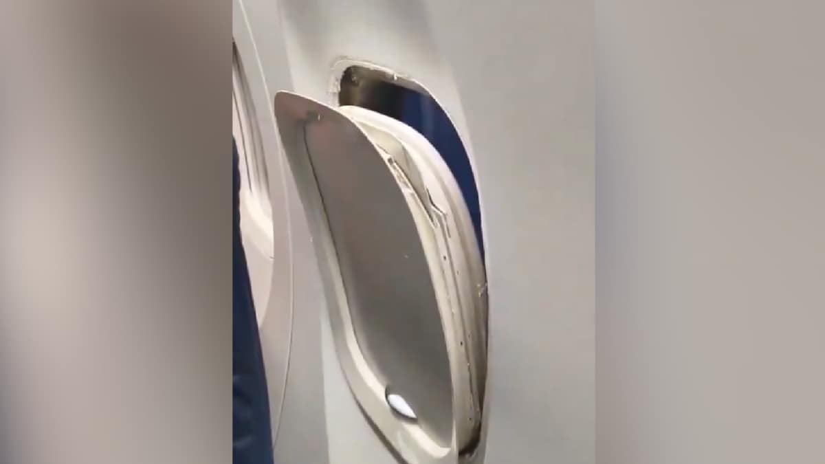 SpiceJet Flight Window Panel Comes Loose Mid-Air, Airline Assures No ...