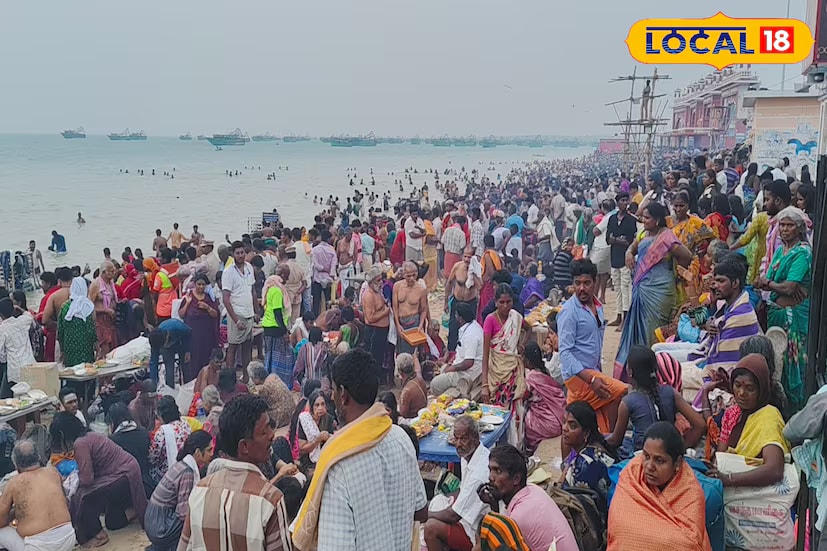 Given the massive influx of devotees, district police enforce traffic diversions to manage congestion. These disruptions can cause difficulties for school and college students, and so the district administration usually declares a local holiday on Aadi Amavasya. (News18 Tamil) Given the massive influx of devotees, district police enforce traffic diversions to manage congestion. These disruptions can cause difficulties for school and college students, and so the district administration usually declares a local holiday on Aadi Amavasya. (News18 Tamil)