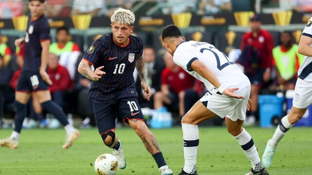 United States midfielder Diego Luna (10) controls the ball while under pressure from Guatemala midfielder Jonathan Franco (22) during the second half of a CONCACAF Gold Cup semifinal soccer match, Wednesday, July 2, 2025, in St. Louis. (AP Photo/Scott Kane)


