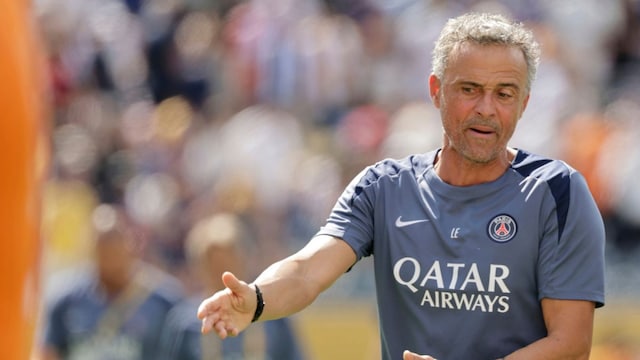 Paris Saint-Germain manager Luis Enrique during the Club World Cup final soccer match between Chelsea and PSG in East Rutherford, N.J., Sunday, July 13, 2025. (AP Photo/Adam Hunger)
