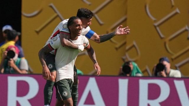 Chelsea's João Pedro, left, and Enzo Fernandez (8) celebrate after Pedro scored his side's second goal during the Club World Cup semifinal soccer match between Fluminense and Chelsea in East Rutherford, N.J., Tuesday, July 8, 2025. (AP Photo/Seth Wenig)


