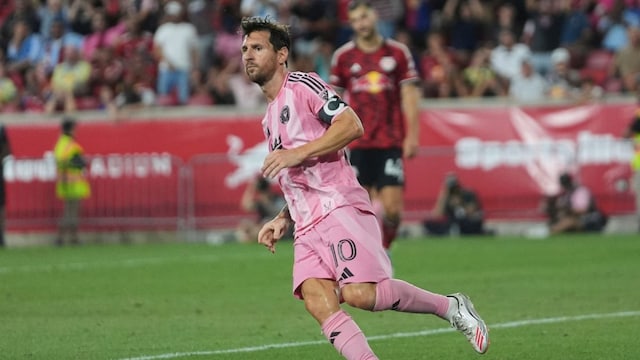 Inter Miami's Lionel Messi (10) looks into the stands after scoring a goal during the second half of an MLS soccer match [against the New York Red Bulls Saturday, July 19, 2025, in Harrison, N.J. (AP Photo/Frank Franklin II)
