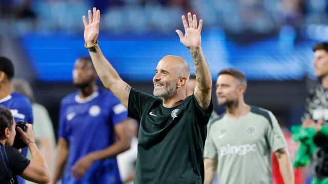 Chelsea coach Enzo Maresca waves to the crowd at the end of the Club World Cup round of 16 match between Benfica and Chelsea in Charlotte, N.C., Saturday, June 28, 2025. (AP Photo/Nell Redmond)


