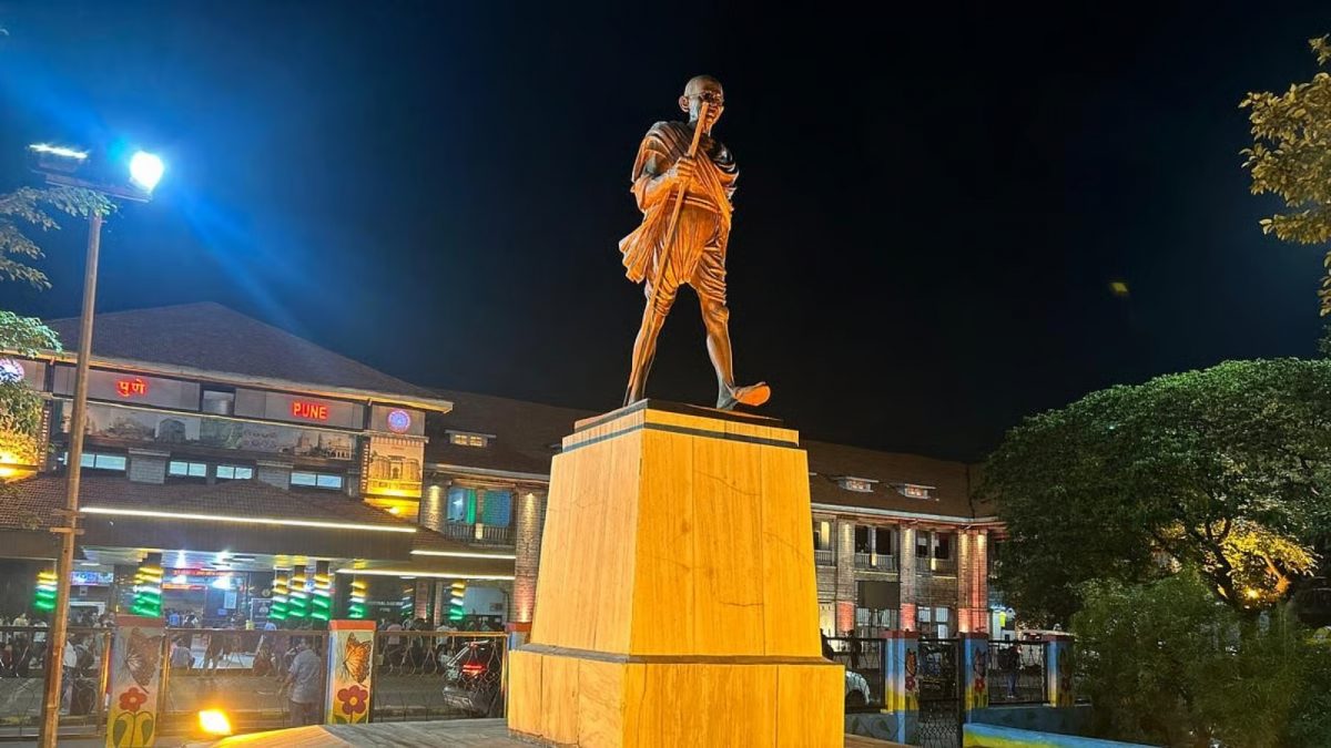 Man Attempts To Desecrate Mahatma Gandhi Statue At Pune Railway Station