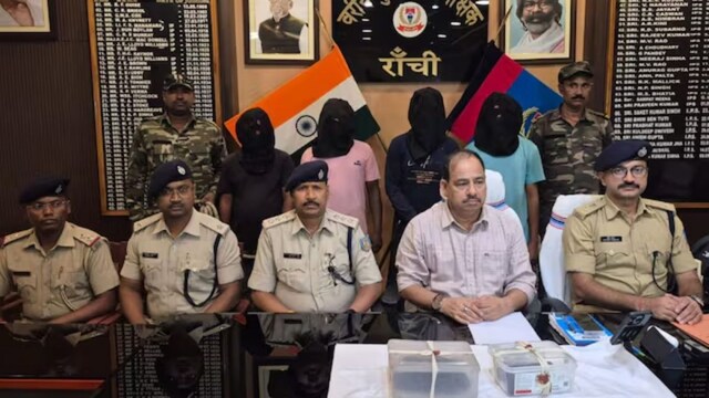 Jharkhand ATS along with Ranchi Police arrested four Naxal operatives in a joint operation. (News18 Hindi)