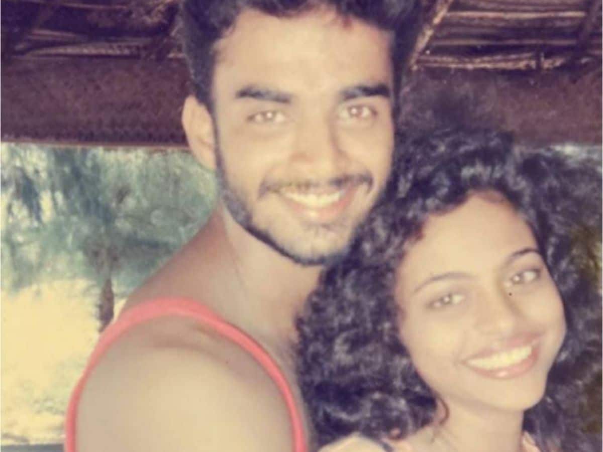 Their marriage in 1999 came just a year before his breakthrough in Mani Ratnam’s 'Alai Payuthey' (Sakhi in Telugu), which catapulted him to stardom as the charming, relatable lover boy. While fans fell in love with his on-screen romance, Madhavan was already living a quiet, steady love story behind the scenes. He often brought Sarita to film shoots, not out of insecurity, but out of a commitment to stay close despite the chaos of the film world. Their marriage in 1999 came just a year before his breakthrough in Mani Ratnam’s 'Alai Payuthey' (Sakhi in Telugu), which catapulted him to stardom as the charming, relatable lover boy. While fans fell in love with his on-screen romance, Madhavan was already living a quiet, steady love story behind the scenes. He often brought Sarita to film shoots, not out of insecurity, but out of a commitment to stay close despite the chaos of the film world.