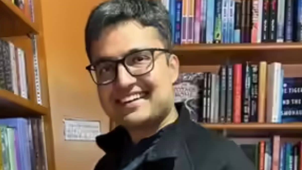 ‘Sir Ke Sur’ Wows As Viral Ex-IAS Officer Completes Ghazal In New Video: ‘Saare Talent Le Liye?’