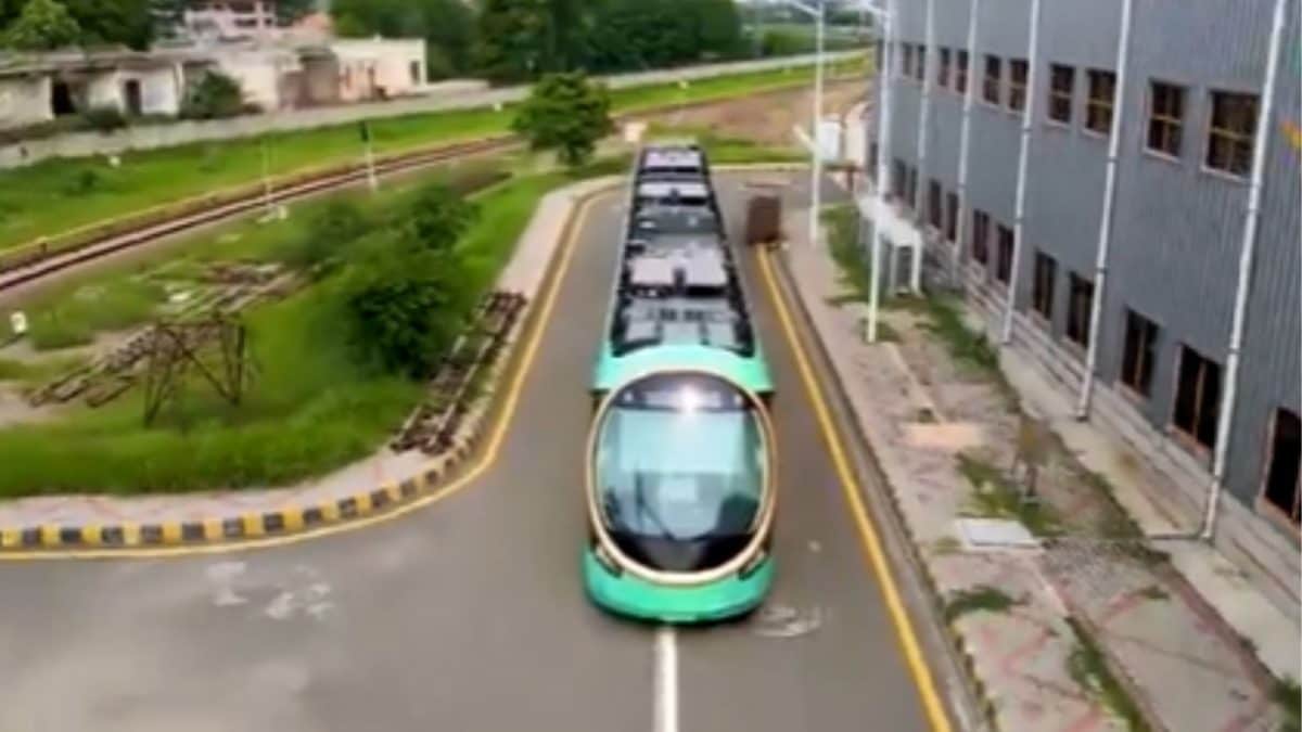 'Subway On Wheels': Pakistan's Lahore Gets 'South Asia's First' Trackless Rapid Rail