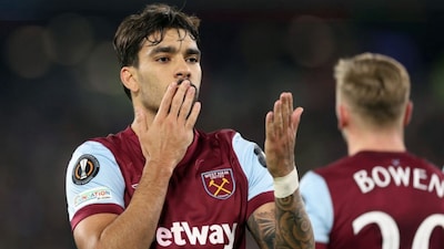 West Ham United's Lucas Paqueta (X)