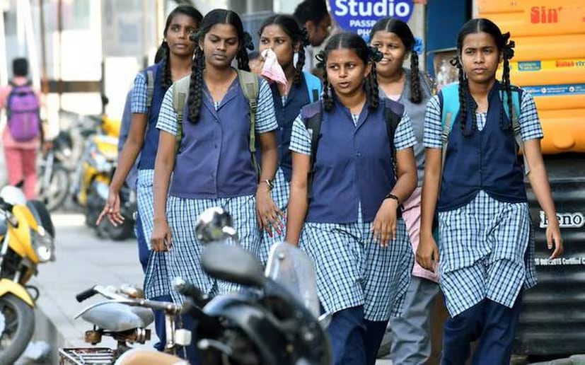 Following this, schools will remain closed for the quarterly holidays from September 27 to October 5, and will reopen on October 6. (News18 Tamil) Following this, schools will remain closed for the quarterly holidays from September 27 to October 5, and will reopen on October 6. (News18 Tamil)