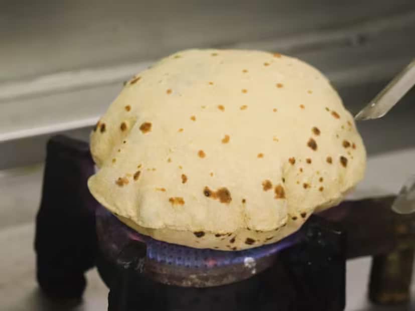 It is also believed that one should avoid bitter-tasting food on Guru Purnima. The bitterness in food is said to symbolise bitterness in relationships, so avoiding it is seen as a way to preserve harmony and peace. (News18 Bengali) It is also believed that one should avoid bitter-tasting food on Guru Purnima. The bitterness in food is said to symbolise bitterness in relationships, so avoiding it is seen as a way to preserve harmony and peace. (News18 Bengali)
