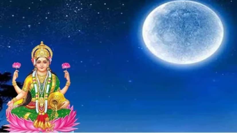 As with any Purnima Tithi, Lakshmi-Narayan is worshipped on Guru Purnima as well. Devotees should perform the puja of Goddess Lakshmi and Lord Narayan with full devotion and proper rituals. It is believed that doing so helps fulfil one’s wishes. (News18 Bengali) As with any Purnima Tithi, Lakshmi-Narayan is worshipped on Guru Purnima as well. Devotees should perform the puja of Goddess Lakshmi and Lord Narayan with full devotion and proper rituals. It is believed that doing so helps fulfil one’s wishes. (News18 Bengali)