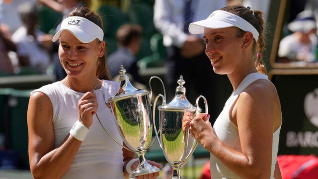 Veronika Kudermetova and Elise Mertens won the Wimbledon women's doubles title. (AP)