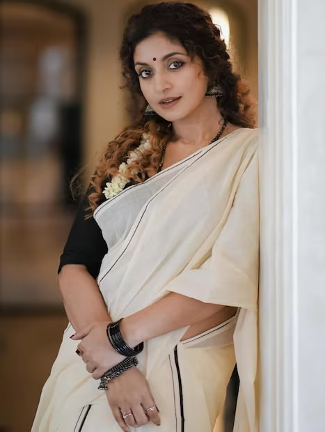 Remember Athmiya Rajan From 'Manam Kothi Paravai'? This Is Her Stunning ...