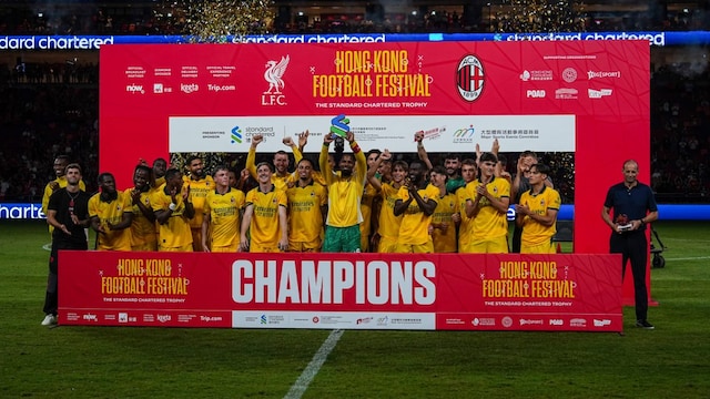 AC Milan celebrate with the trophy after beating Liverpool at the Hong Kong Football Festival. (AP Photo)