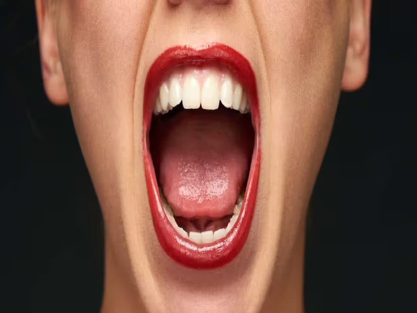 Fresh Morning Breath: Bad breath is not always caused by poor oral hygiene or digestive issues. Healthy kidneys filter out waste products like urea from the blood. When the kidneys are not functioning properly, toxins build up in the body, leading to a fishy or ammonia-like odour, often noticeable in the morning. If your breath feels fresh when you wake up, and there’s no dryness or odd taste in your mouth before brushing, it’s a quiet indication that your kidneys are doing their job well. (News18 Bengali) Fresh Morning Breath: Bad breath is not always caused by poor oral hygiene or digestive issues. Healthy kidneys filter out waste products like urea from the blood. When the kidneys are not functioning properly, toxins build up in the body, leading to a fishy or ammonia-like odour, often noticeable in the morning. If your breath feels fresh when you wake up, and there’s no dryness or odd taste in your mouth before brushing, it’s a quiet indication that your kidneys are doing their job well. (News18 Bengali)