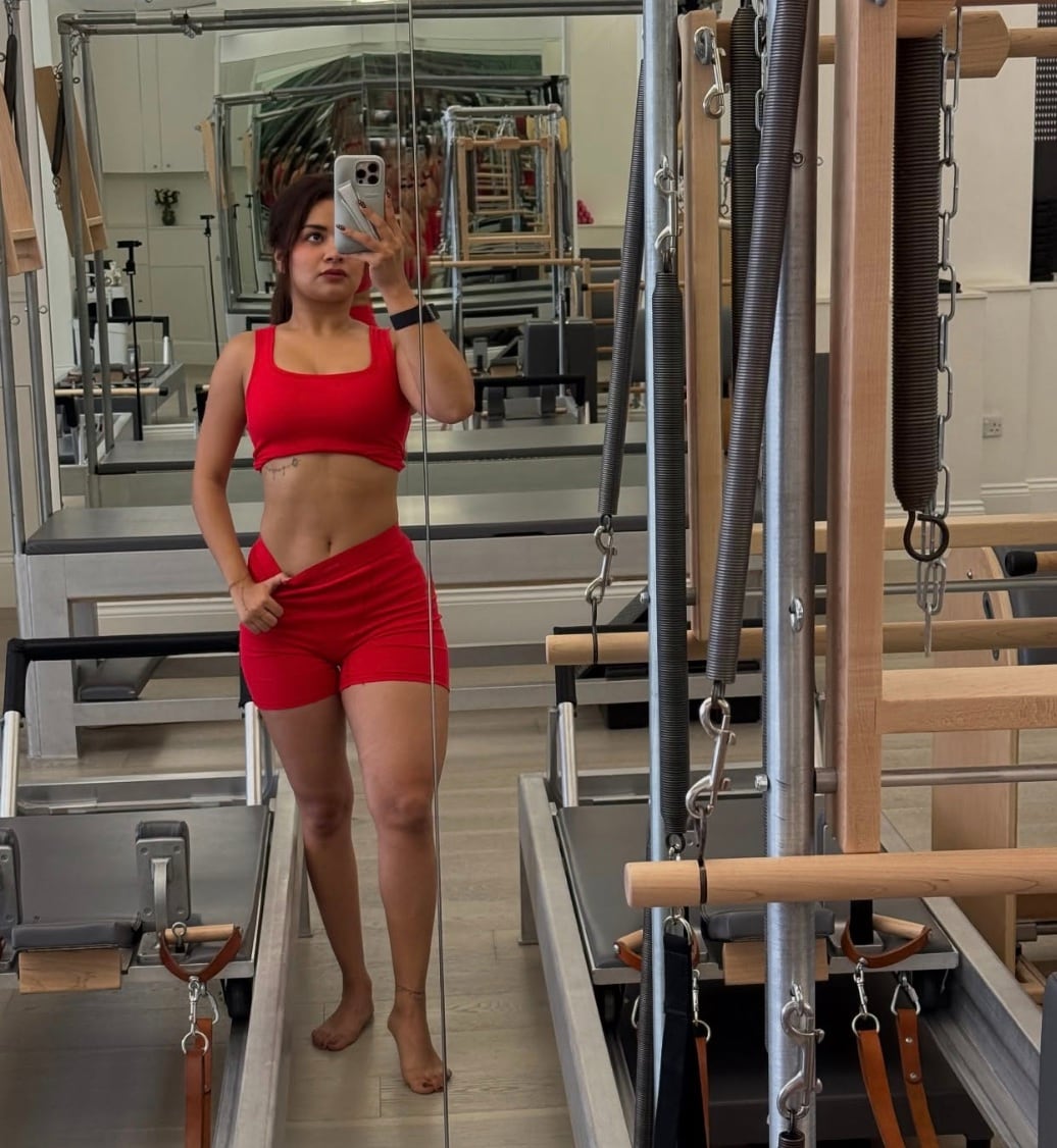 Cubierto de animados atletas rojos, la actriz exuda encanto y energía sin esfuerzo. (Imagen: Instagram) Cubierto de animados atletas rojos, la actriz exuda encanto y energía sin esfuerzo. (Imagen: Instagram)