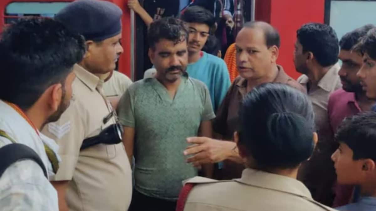 BJP Leader Foils Train Theft of Mother's Ashes