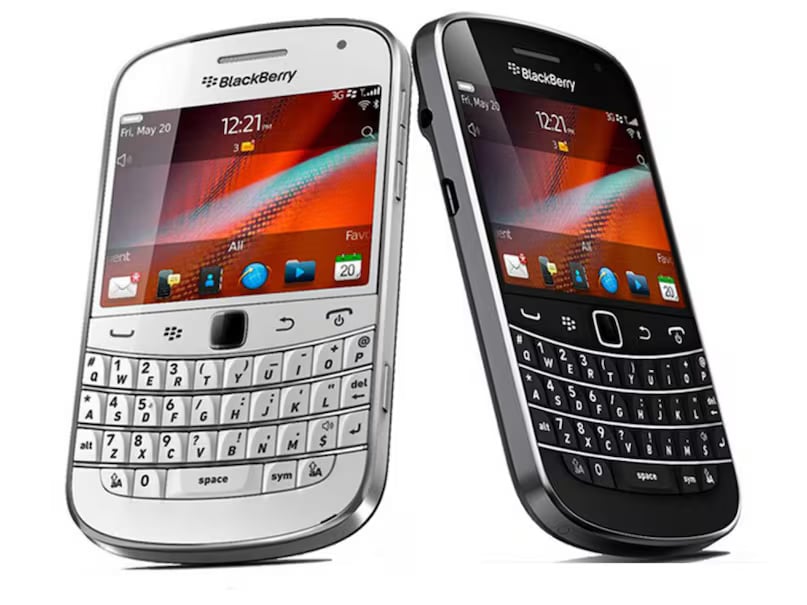 In the early 2000s, BlackBerry phones carved a niche in the business world with features like the QWERTY keyboard, robust inbuilt security, and services such as BlackBerry Messenger (BBM). The devices dominated banking and corporate sectors and became synonymous with business communication. At its peak, BlackBerry was the most popular business phone, even used by then US President Barack Obama. (News18 Hindi) In the early 2000s, BlackBerry phones carved a niche in the business world with features like the QWERTY keyboard, robust inbuilt security, and services such as BlackBerry Messenger (BBM). The devices dominated banking and corporate sectors and became synonymous with business communication. At its peak, BlackBerry was the most popular business phone, even used by then US President Barack Obama. (News18 Hindi)