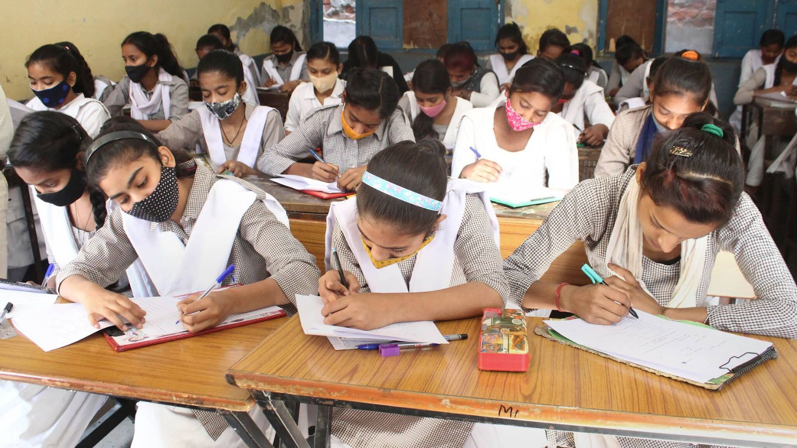 The Arts stream was led by Nishu Kumari, who scored 479 marks with a percentage of 95.80%. Siddhi Shikha, Chandradeep Kumar, and MD Lucky Ansari shared the second position with 478 marks each. Several students, including Nasrin Praveen, Sajiya Ansari, Nisu Kumari, and Adarsh, secured the third rank with 477 marks. Amrita Kumari and Sweety Kumari followed at fourth place with 476 marks, while Bibi Asrana, Raushani Kumari, and Manish Kumar stood at fifth with 475 marks. The Arts stream was led by Nishu Kumari, who scored 479 marks with a percentage of 95.80%. Siddhi Shikha, Chandradeep Kumar, and MD Lucky Ansari shared the second position with 478 marks each. Several students, including Nasrin Praveen, Sajiya Ansari, Nisu Kumari, and Adarsh, secured the third rank with 477 marks. Amrita Kumari and Sweety Kumari followed at fourth place with 476 marks, while Bibi Asrana, Raushani Kumari, and Manish Kumar stood at fifth with 475 marks.
