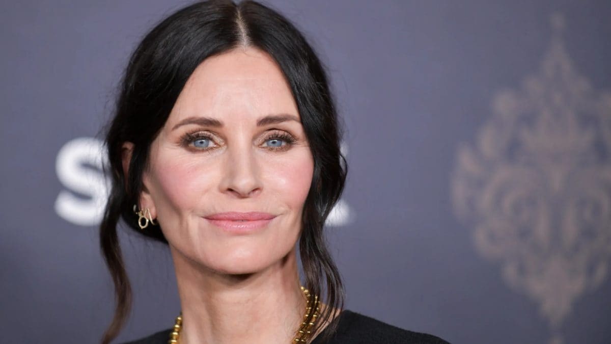 Friends' Star Courteney Cox Reveals 'Weird' Items In Her Closet Masks