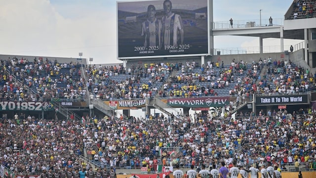 Players stand during a minute of silence for Diogo Jota and his brother Andre Silva. (AP Photo)