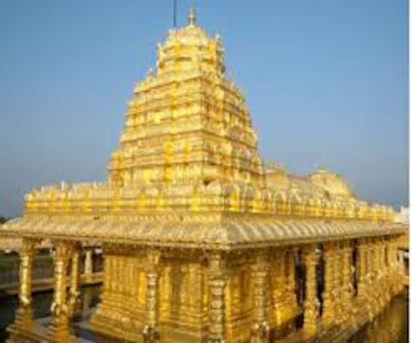 What sets this temple apart is its lavish use of gold. Reports suggest that around 1,500 kg of gold has been used to coat the upper portion of the temple, nearly twice the amount used in Amritsar’s Golden Temple, which was plated with 750 kg of gold under the patronage of Maharaja Ranjit Singh. (News18 Hindi) What sets this temple apart is its lavish use of gold. Reports suggest that around 1,500 kg of gold has been used to coat the upper portion of the temple, nearly twice the amount used in Amritsar’s Golden Temple, which was plated with 750 kg of gold under the patronage of Maharaja Ranjit Singh. (News18 Hindi)