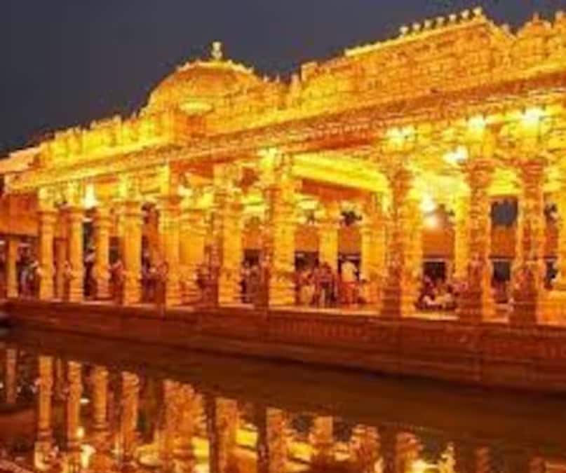 Today, the Sripuram Golden Temple stands as a glowing example of faith, artistry, and serenity, attracting crores of visitors each year and shining brightly as one of Tamil Nadu’s most cherished spiritual destinations. (News18 Hindi) Today, the Sripuram Golden Temple stands as a glowing example of faith, artistry, and serenity, attracting crores of visitors each year and shining brightly as one of Tamil Nadu’s most cherished spiritual destinations. (News18 Hindi)