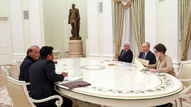  Reuters)