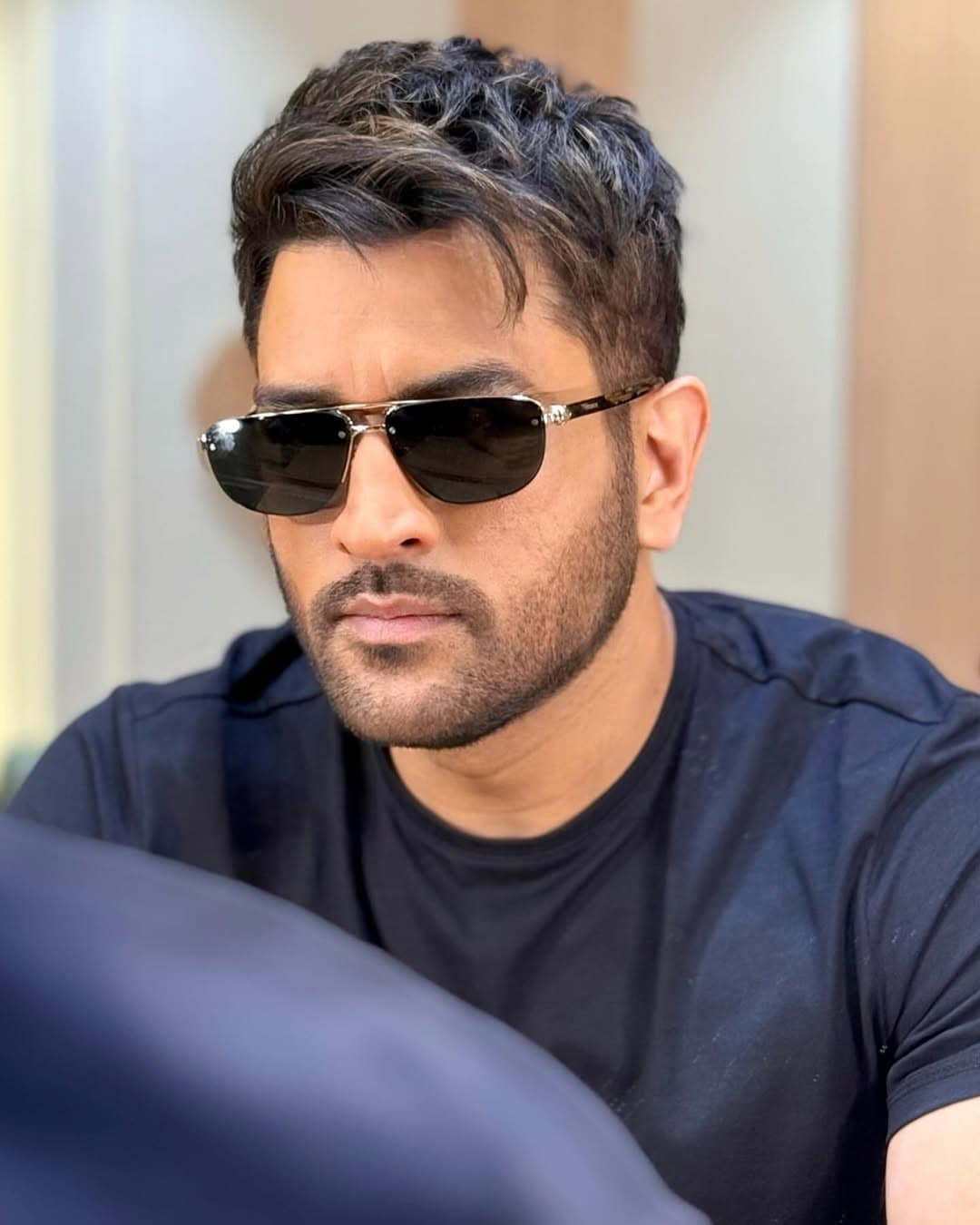 ms dhoni new hairstyle csk legend india wicketkeeper-batter stunning look