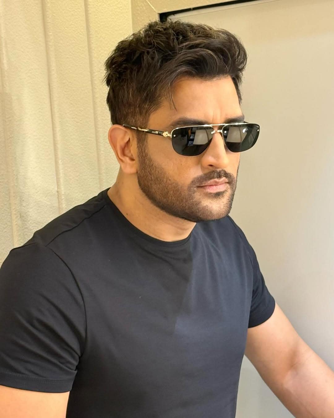 ms dhoni new hairstyle csk legend india wicketkeeper-batter stunning look